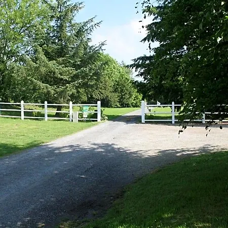Chateau De Bed and Breakfast Lamberville (Manche)