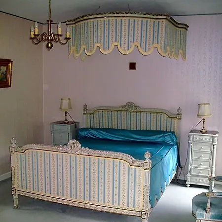 Chateau De Bed and Breakfast 3*