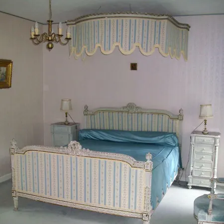 Chateau De Lamberville Bed & Breakfast